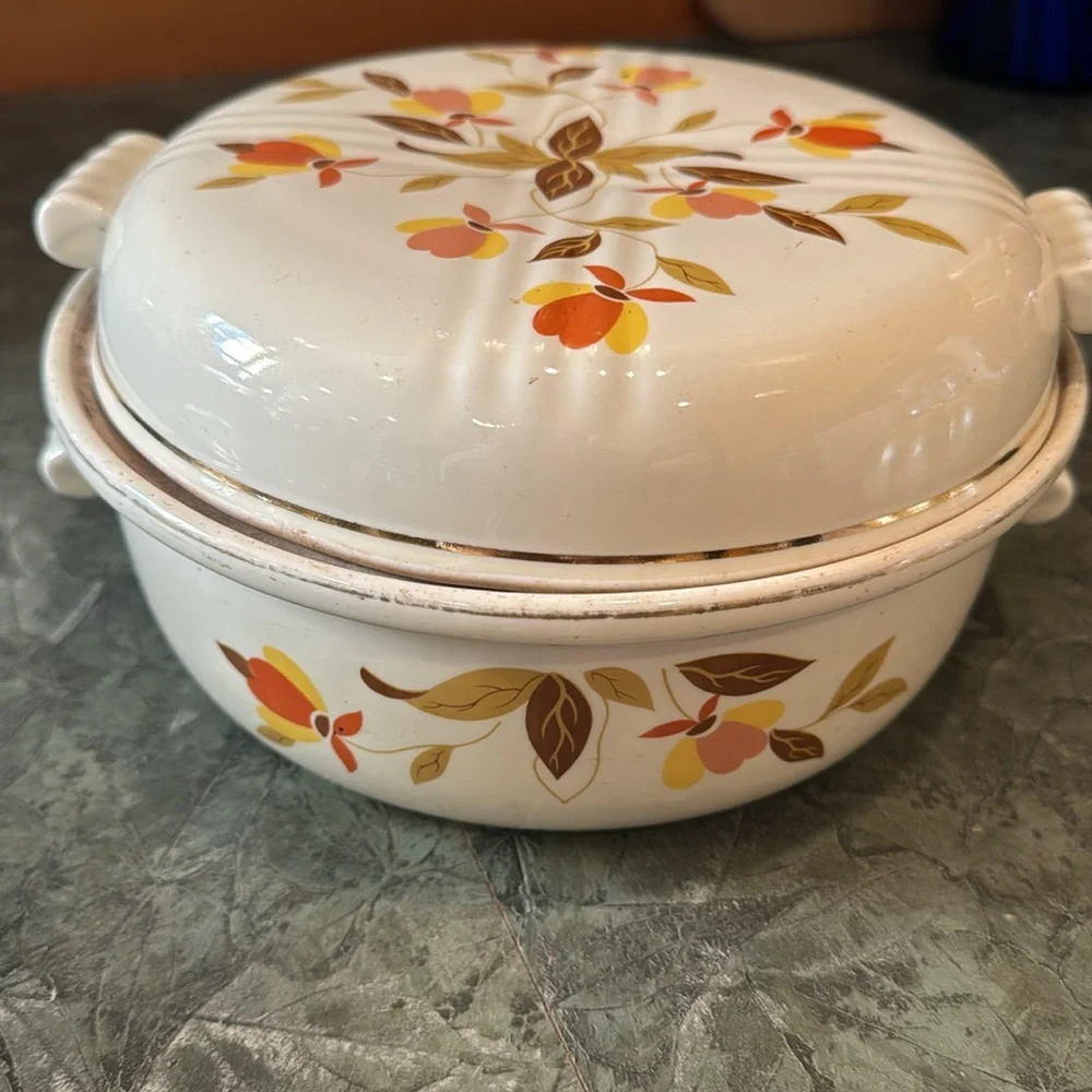 HALL Vintage 2-Quart Casserole Dish With Lid Tea Autumn Leaf - Picture 3 of 9